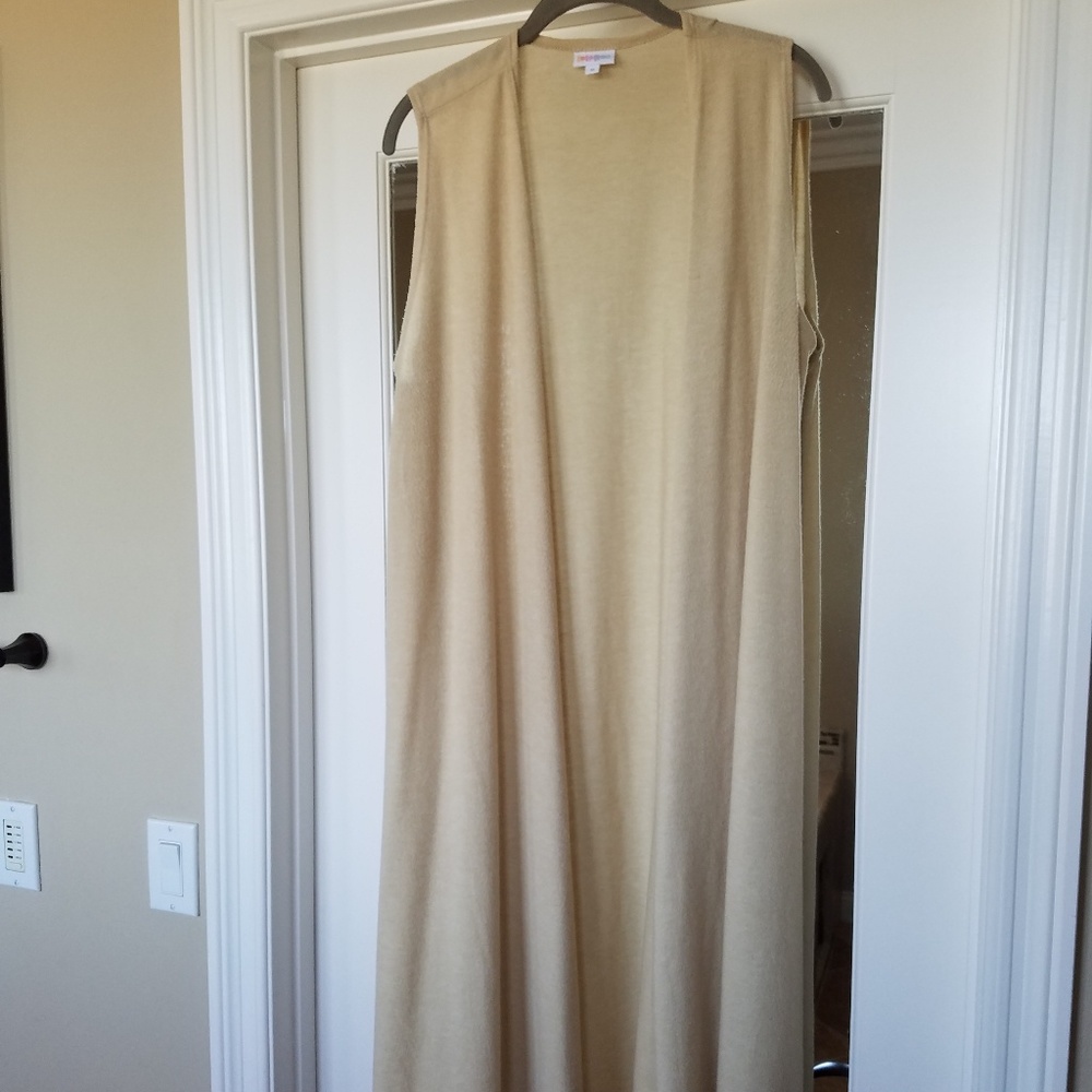 Lularoe Joy size M oatmeal color lightweight fleec